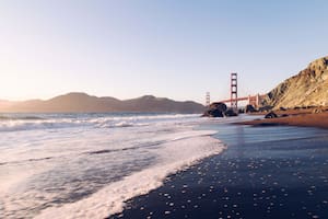 En Los Ángeles, las temperaturas han alcanzado los 98 °F (37 °C), y se espera que se mantengan en los 90 °F durante cinco o seis días seguidos
