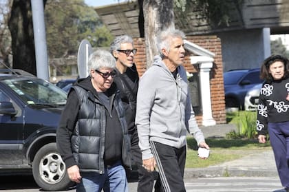 En los años 80, Cachorro López integró la formación más exitosa de Los Abuelos de la Nada; en paralelo, Miguel Zavaleta aportaba su arte al frente de Suéter