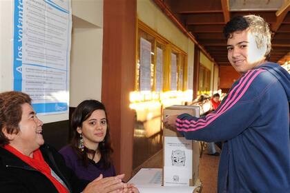 En los comicios de Misiones, ayer quedó inaugurado el voto de los jóvenes