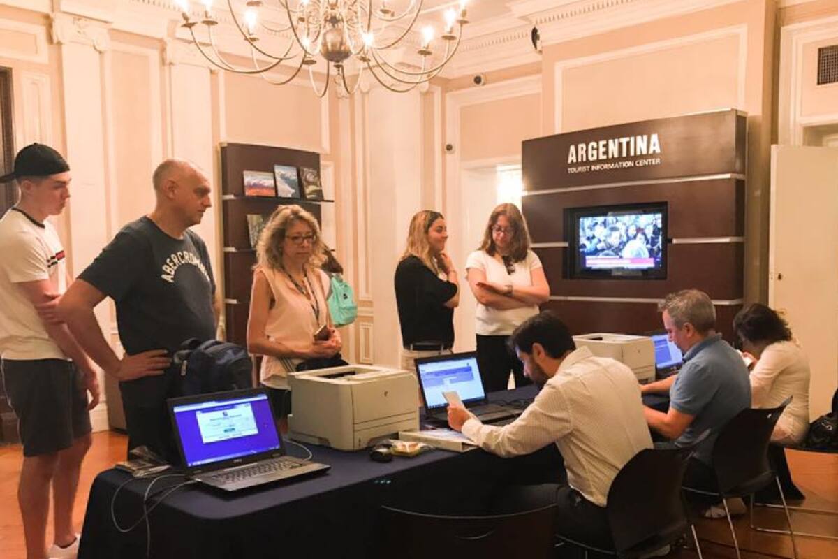 En los diferentes consulados se preparan para las elecciones de la Argentina