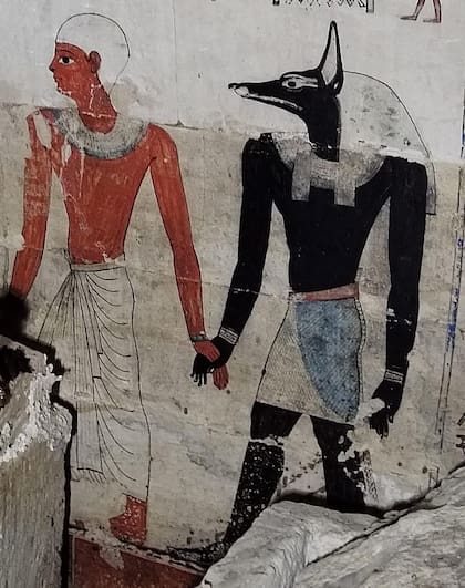 En los diseños representados, se imaginaba cómo Anubis conducía al difunto hacia el más allá