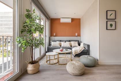 En los dormitorios, especialmente “conviene usarlo en una pared focal o en textiles para no recargar”