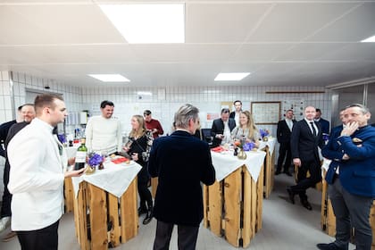 En los Gourmet Safaris los comensales circulan de hotel en hotel, trasladados en camionetas y probando los distintos pasos en las cocinas armadas para la ocasión