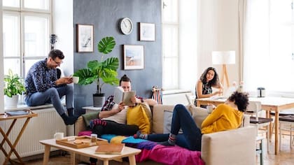En los hogares comunitarios, todos deben trabajar para mantener la convivencia en la casa.