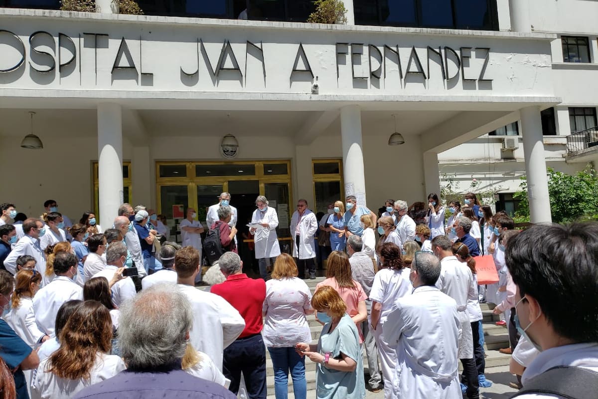 En los hospitales Fernández, Muñiz y Argerich es donde más fuerza tiene el reclamo salarial de médicos autoconvocados