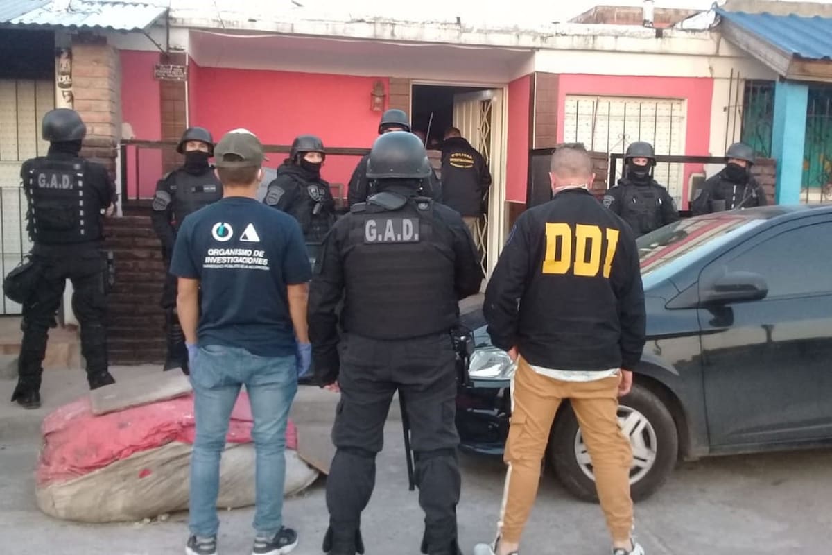 En los operativos de la DDI de La Matanza y el Organismo de Investigaciones de Santa Fe quedaron detenidas cuatro personas