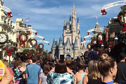 En los parques de Disney, las Fiestas arrancan desde noviembre e iluminan el cielo de la Florida