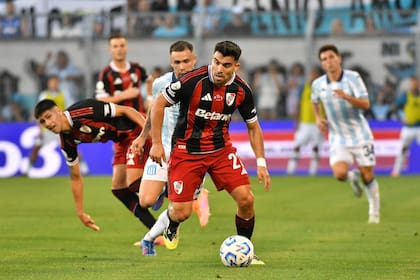En los pies de Marcos Acuña nació el único gol del partido que marcó Maximiliano Salas