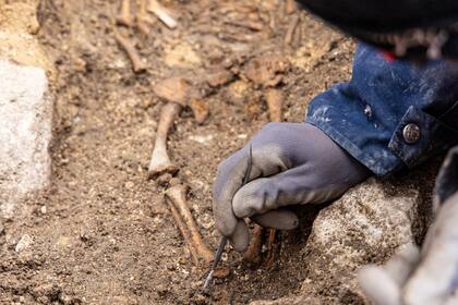 En los pies de una basílica hallan una necrópolis de hace 1000 años
