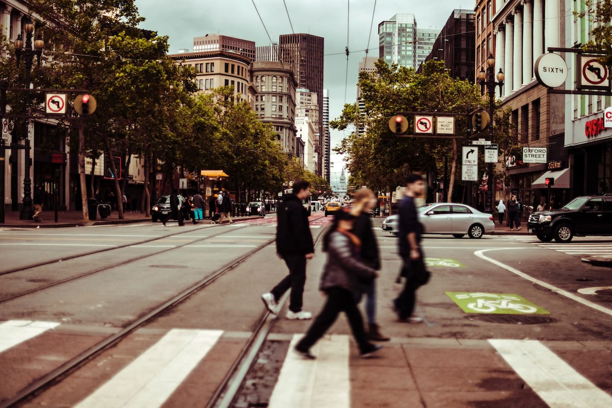 En los próximos meses, millones de californianos verán aumentos en sus percepciones salariales