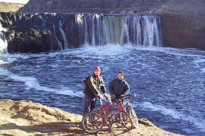 "En los últimos 10 años, miles de turistas visitaron la Cascada Cifuentes", dice la responsable de Turismo de Coronel Dorrego, Luciana Álvarez