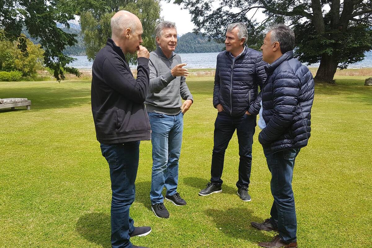 En los últimos años, el expresidente suele pasar días de vacaciones en Villa La Angostura; hace base en un country que se convierte en centro de reuniones con aliados