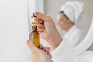 En los últimos años, el retinol ha ganado popularidad en el mercado del cuidado de la piel debido a su efecto beneficioso sobre el envejecimiento