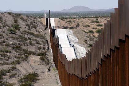 En los últimos cinco meses, el gobierno federal ha detenido a casi medio millón de personas que intentan cruzar la frontera