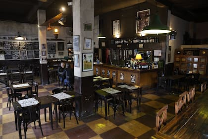 En los últimos cuatro años, además de café y milonga, el bar fue un espacio donde los vecinos podían presentar sus libros y oír música en vivo