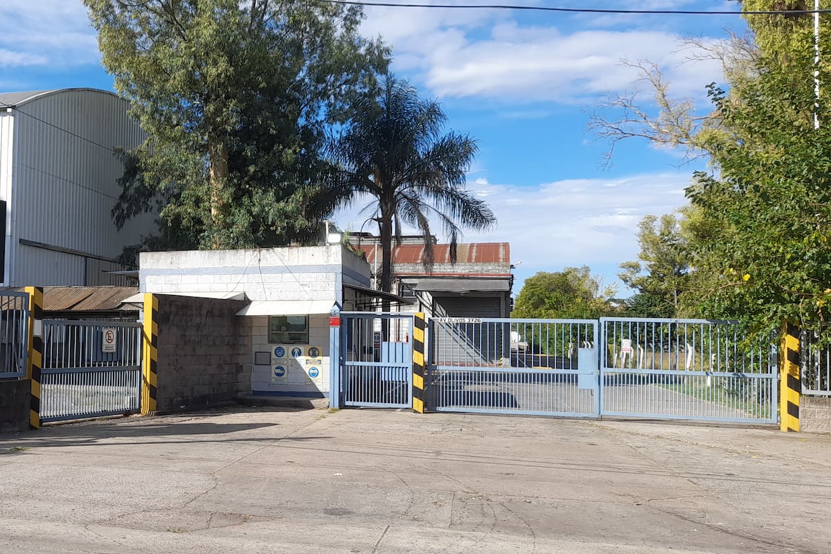 En los últimos cuatro años, como consecuencia de la caída de las ventas de termos de vidrio, la empresa cerró más del 50% de su fábrica