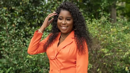 En los últimos diez años, Brittany Harris-Nelson ha ocupado diez puestos diferentes en seis universidades distintas