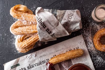 En lugar de consumir snacks azucarados, es recomendable elegir opciones más saludables como frutos secos, huevos duros o verduras con un dip casero (Foto Pexels)