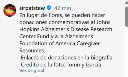 En lugar de flores, la familia pide donaciones al centro de salud mental Johns Hopkins