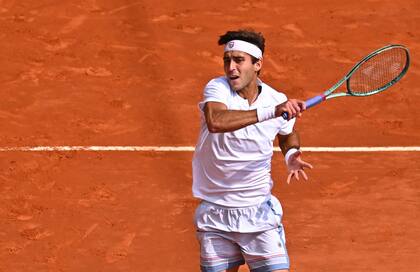 En Madrid, Etcheverry se impuso por 6-4, 6-7 (4-7) y 6-4 ante el serbio Hamad Medjedovic