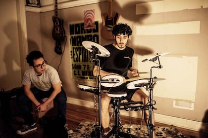 En Malabia Town, es parte del paisaje cotidiano ver personas tocando instrumentos, pintando o produciendo alguna expresión artística