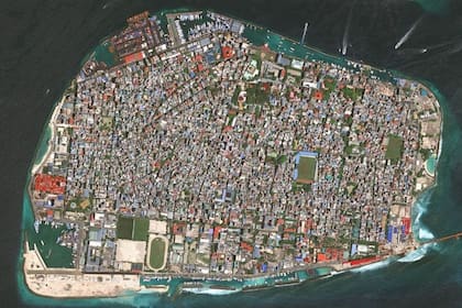 En Malé, la capital de Maldivas, 130.000 personas viven en casi 2,5 kilómetros cuadrados