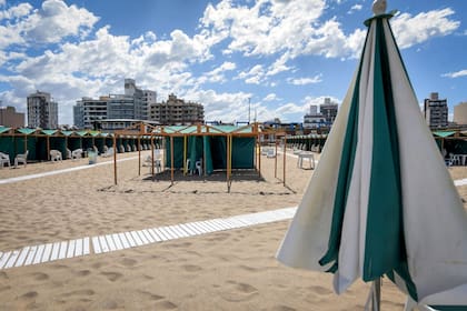 En Mar del Plata desarman algunas líneas de carpas para garantizar más playa pública