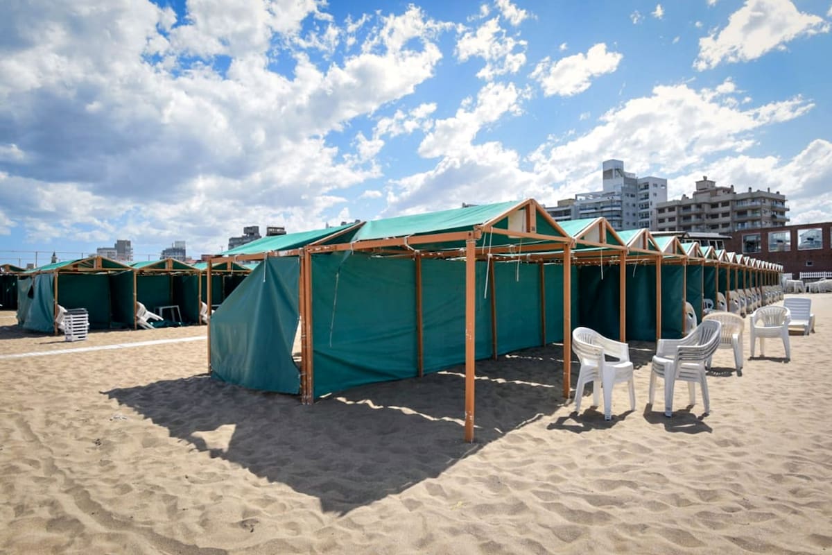 En Mar del Plata desarman algunas líneas de carpas para garantizar más playa pública