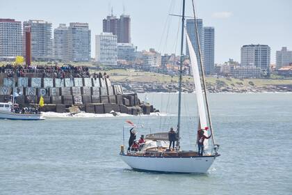 En Mar del Plata, el concierto San Antonino II reunirá ensambles distribuidos en las escolleras Norte, Sur y la Base Naval, junto a siete orquestas situadas en barcos, lanchas y buques, con el fin de “hacer audible un espacio imaginario de 640.000 metros cuadrados”. La pieza se propone actualizar la