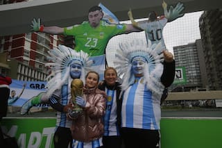 El banderazo de apoyo a Emiliano Martínez en "su casa" para que siga en la selección nacional