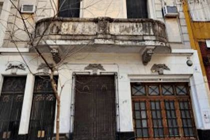 En Mario Bravo 345/49, se subastará un departamento en planta baja