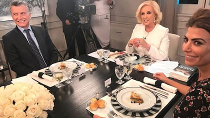 En marzo de 2017 Mirtha Legrand visitó a Mauricio Macri y Juliana Awada en la quinta de Olivos para grabar su programa La Noche de Mirtha