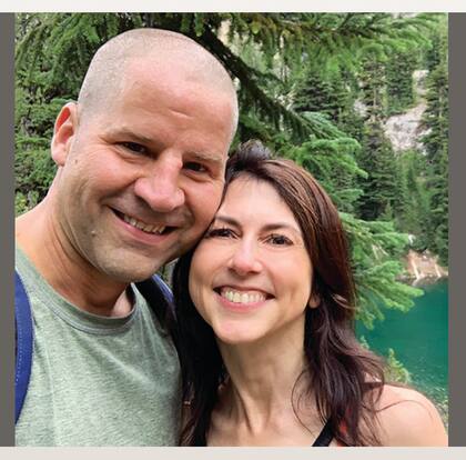 en marzo
de este año, la
novelista anunció
que se había
casado con Dan
Jewett, profesor de
Química de uno de
sus cuatro hijos en
el Lakeside School
de Seattle