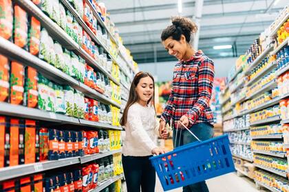 En materia de alimentos, en la Argentina el sistema se rige por el Código Alimentario Argentino (CAA), que sería el conjunto de normas y disposiciones que regulan los alimentos, bebidas y sus establecimientos elaboradores