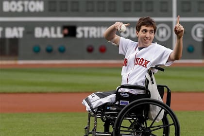 En mayo, Bauman estuvo en el Fenway Park y fue ovacionado