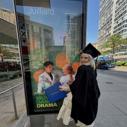 En mayo de 2024 Ella Stiller se graduó en Julliard en la Licenciatura en Bellas Artes en Actuación