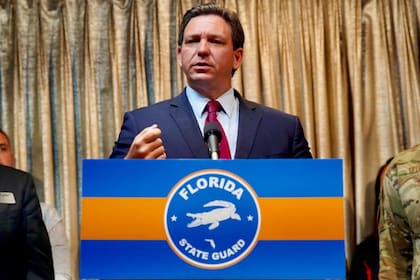 En mayo, el gobernador de Florida, Ron DeSantis, promulgó una ley estatal para prohibir los tratamientos de afirmación de género a menores