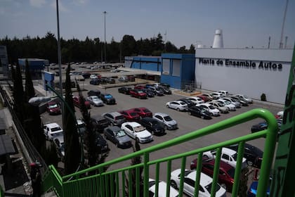 En medio de incertidumbre inicia cese temporal de operaciones en planta de Stellantis en México