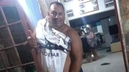 En medio de la barbarie, el hincha de Gimnasia César "Lolo" Regueiro falleció, pese a los intentos del bombero Alonso y su hija.