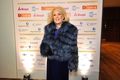 En medio de la incertidumbre sobre su futuro laboral, Mirtha Legrand disfrutó de la Comida Anual Solidaria a beneficio del Hospital Fernández