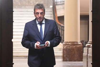 En medio de la pandemia del coronavirus, Sergio Massa, acordó con los jefes de bloque, de la Cámara de Diputados poner en marcha el funcionamiento "virtual" de las comisiones legislativas