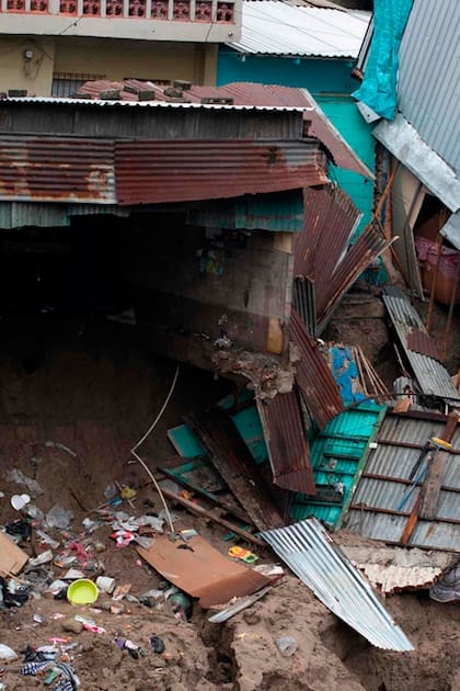 En medio de la pandemia, la tormenta Amanda causó destrozos en El Salvador y Guatemala
