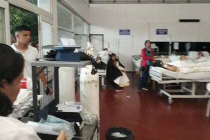 En medio de la tormenta, se incendió el Hospital de Oñativia y hay 180 evacuados