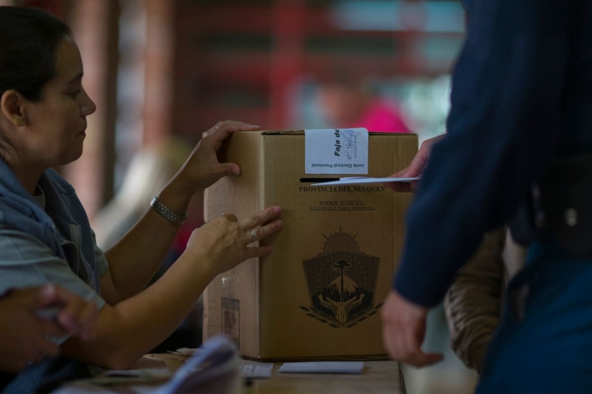 En medio de las cenizas Neuquén elige gobernador