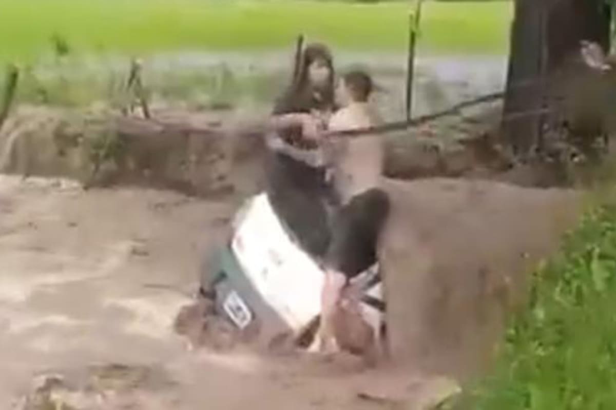En medio de las inundaciones que afectan a Salta: el dramático rescate a una pareja de turistas.