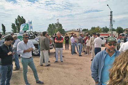 En medio de las protestas de los productores por el decreto presidencial, la Mesa de Enlace se reuniría con los dirigentes de la oposición