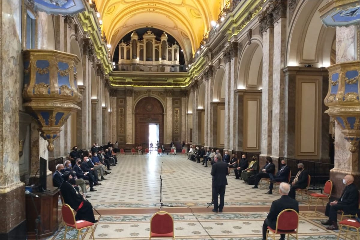 En medio de las tensiones por la legalización del aborto, el Gobierno participó de una convocatoria de la Iglesia en la Catedral, junto a líderes de otras confesiones, sobre los aportes de las religiones para fortalecer la fraternidad