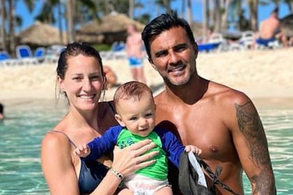 En medio de los conflictos con Nicole Neumann, Fabián Cubero disfruta de sus vacaciones con Mica Viciconte y su hijo Luca