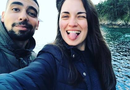 En medio de su viaje y travesías, ambos se enamoraron