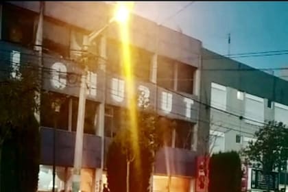 En medio de un enrarecido clima, un grupo incendió las instalaciones del diario El Chubut tras una marcha antiminera.